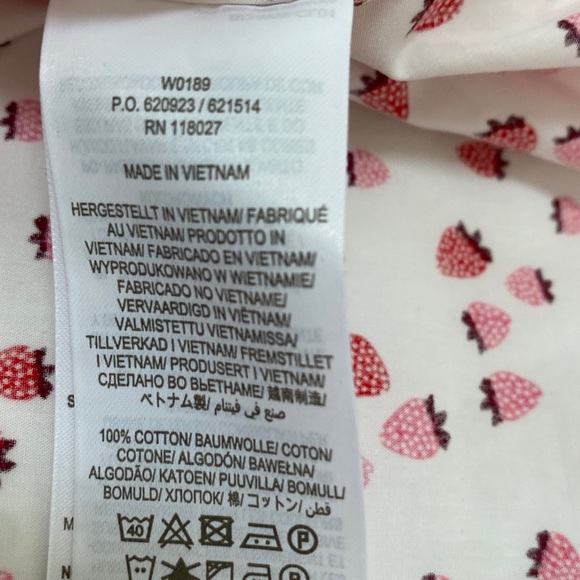 Boden Classic Shirt - Strawberry 🍓 Print - Picture 6 of 6